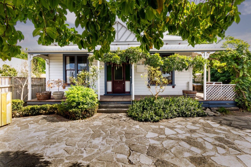 205 Grove Road, Mayfair, Hastings - Carousel 1