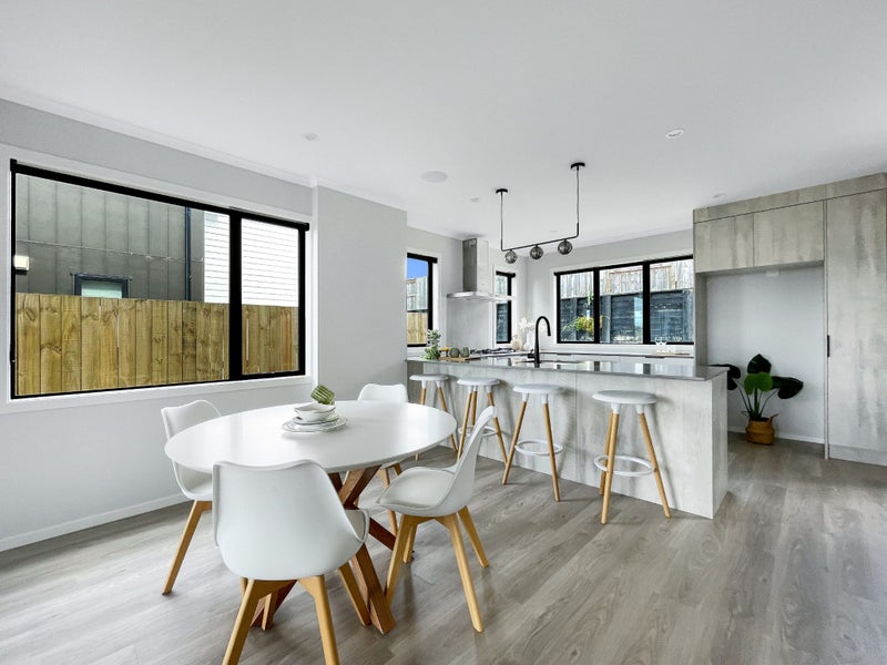 2/42 Rose Berry Crescent, Flagstaff, Hamilton - Carousel 1