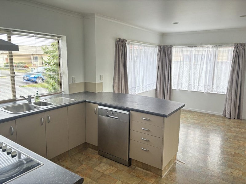 5 Blythfield Place, Taradale, Napier - Carousel 2