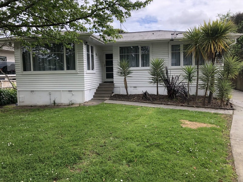 37 Canberra Avenue, Lynfield, Auckland - Carousel 1