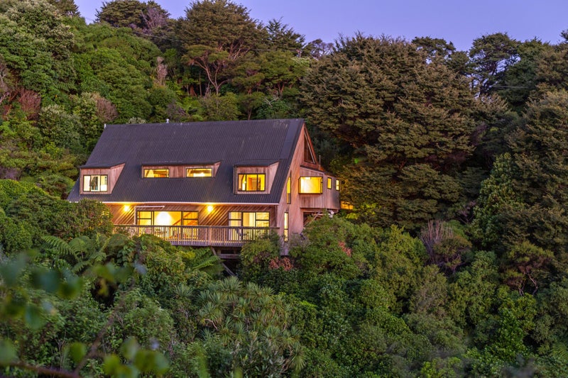 30 Ngaumatau Road, Point Howard, Lower Hutt - Carousel 1