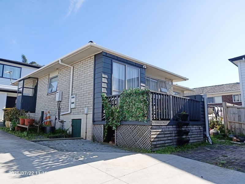 147 Pigeon Mountain Road, Half Moon Bay, Auckland - Carousel 1