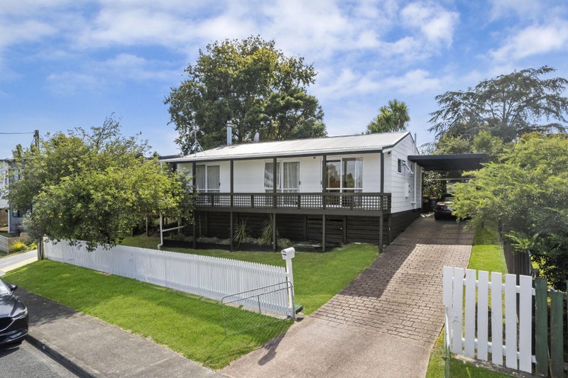 1 Pomelo Road, Te Atatu South, Auckland - Carousel 1