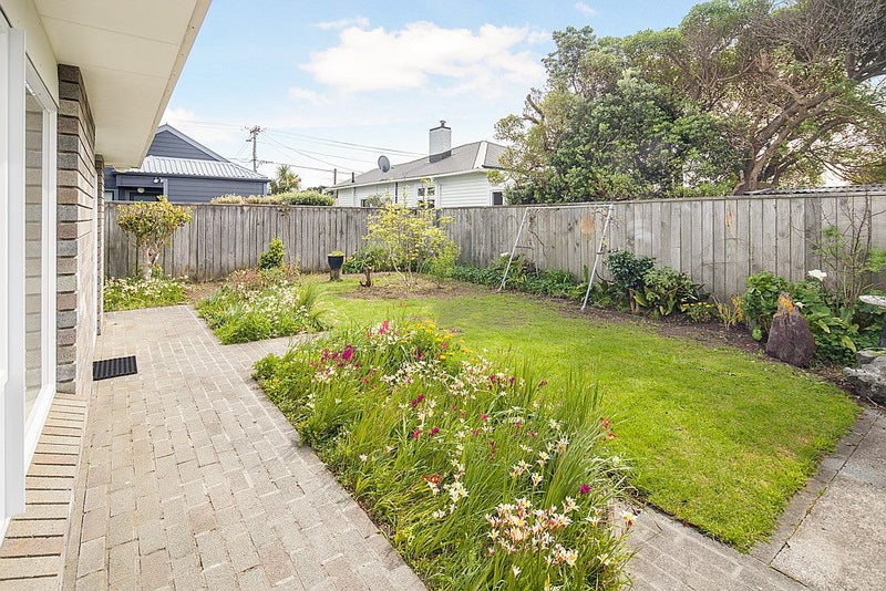 33A Devonshire Road, Miramar, Wellington - Carousel 2