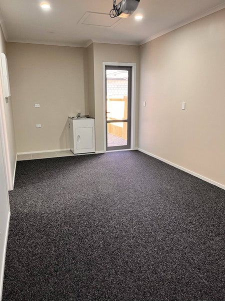 34 McCorquindale Drive, Flagstaff, Hamilton - Carousel 21