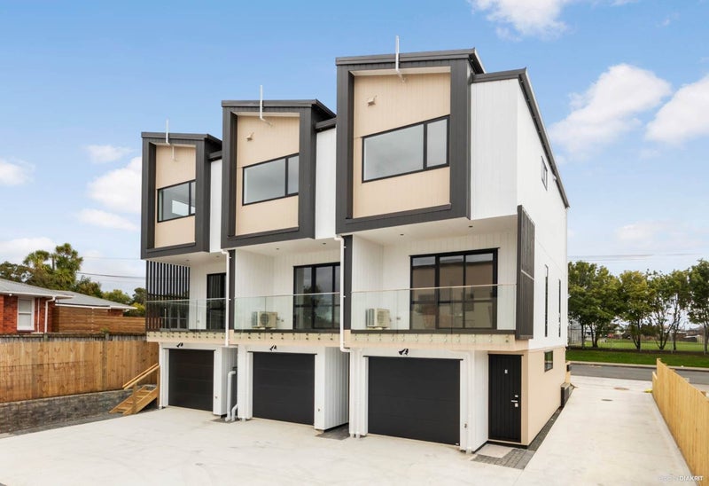 2/53 Archibald Road, Kelston, Auckland - Carousel 2