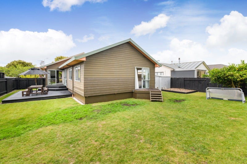 42 Dalfield Place, Highbury, Palmerston North - Carousel 29
