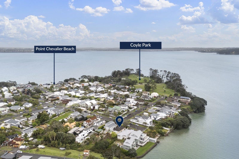 37 Johnstone Street, Point Chevalier, Auckland - Carousel 1