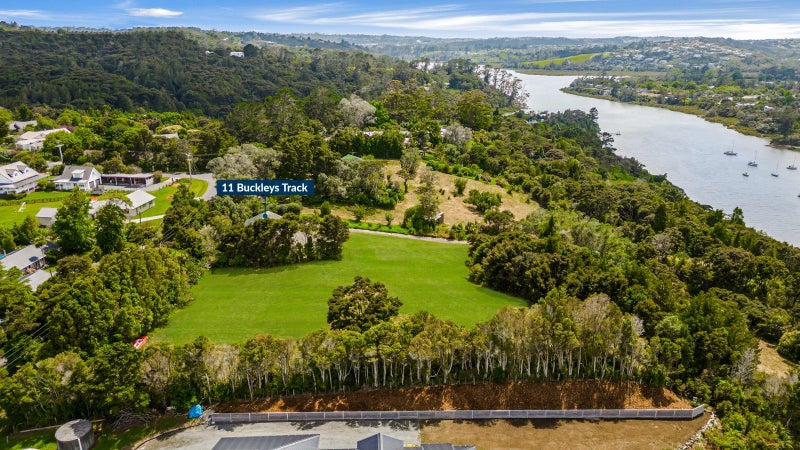 11 Buckleys Track, Paremoremo, Auckland - Carousel 2