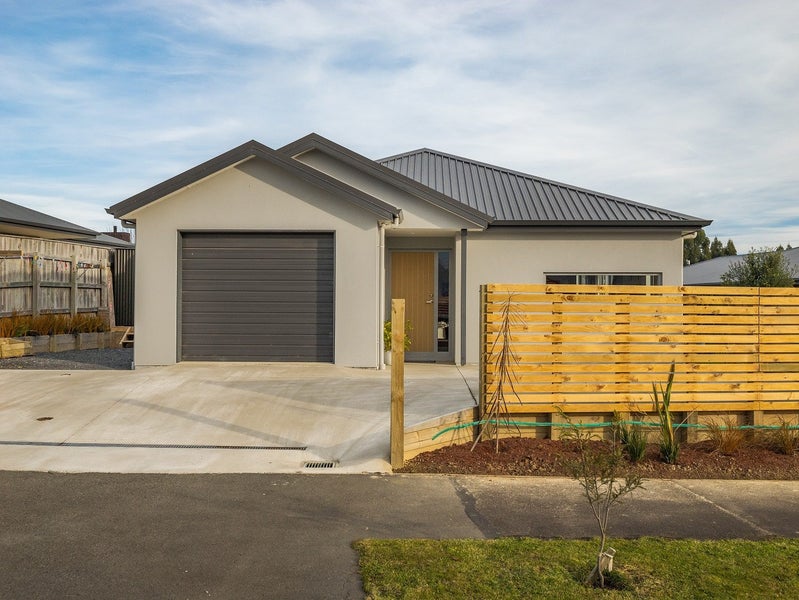 54 Grandvista Drive, Green Island, Dunedin - Carousel 1