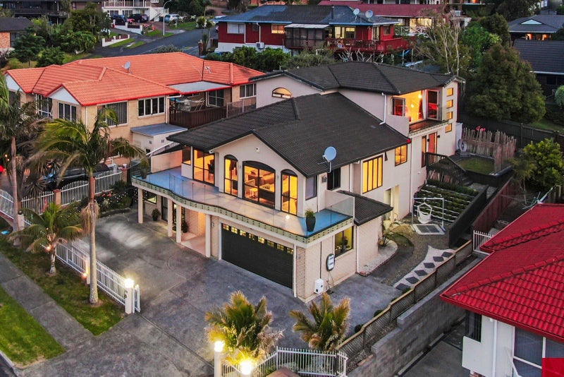 4 The Enclave, Totara Heights, Auckland - Carousel 1