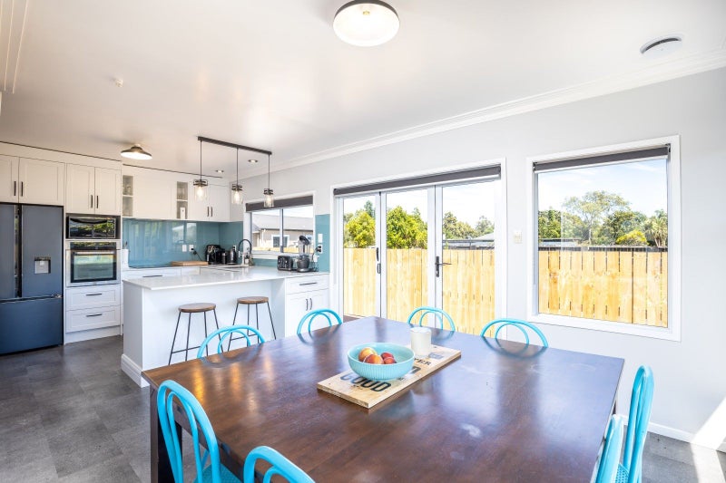 190 Seaview Road, Westown, New Plymouth - Carousel 1