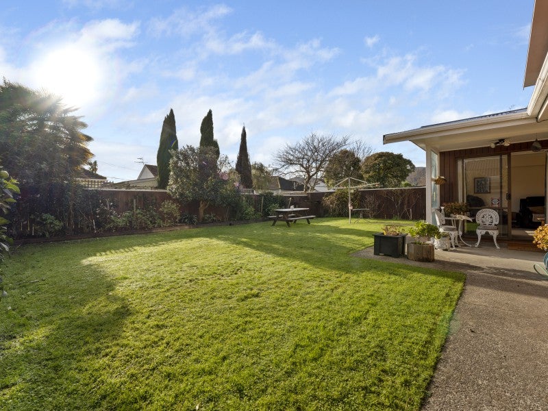 22 Mcenroe Grove, Naenae, Lower Hutt - Carousel 1