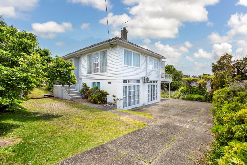 12 Aberdeen Road, Campbells Bay, Auckland - Carousel 2