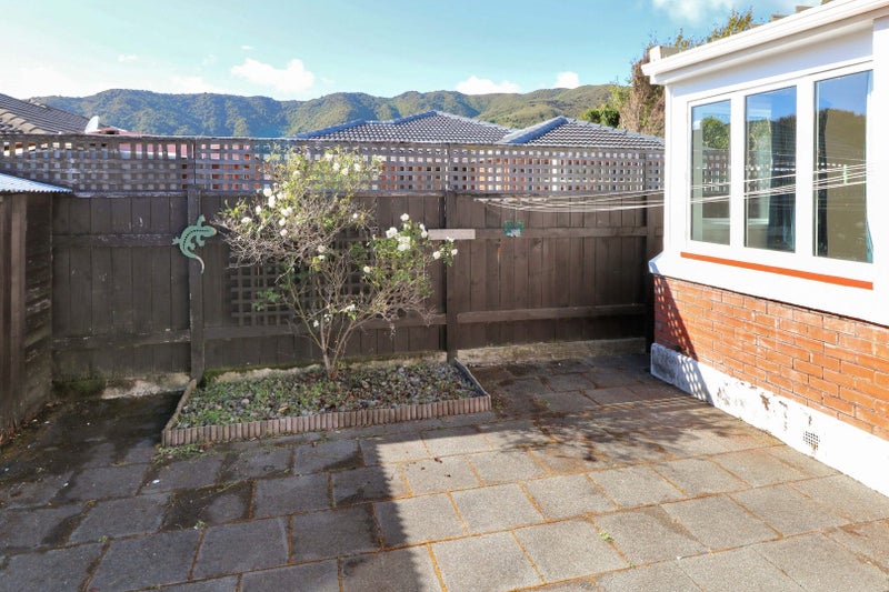 1/10 Raymond Terrace, Fairfield, Lower Hutt - Carousel 17