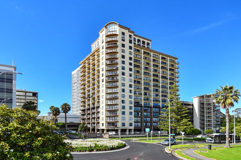 4J/18 Ronwood Avenue, Manukau, Auckland - Carousel 1