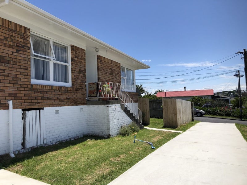 1/8 Anne Road, Hillcrest, Auckland - Carousel 2