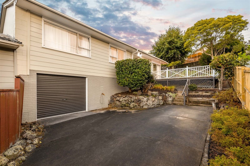 2/4 Osmond Court, Sunnyvale, Auckland - Carousel 2