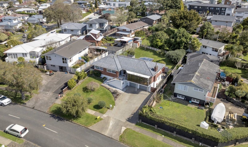 75 Ennis Avenue, Pakuranga Heights, Auckland - Carousel 1