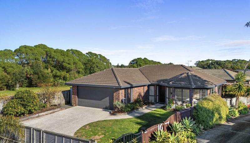 14 Lamia Grove, Papamoa Beach, Papamoa - Carousel 1