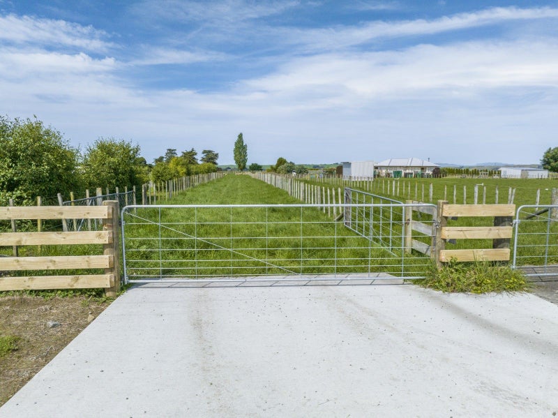 98 Aorangi Road, Bryndwr, Christchurch - Carousel 2