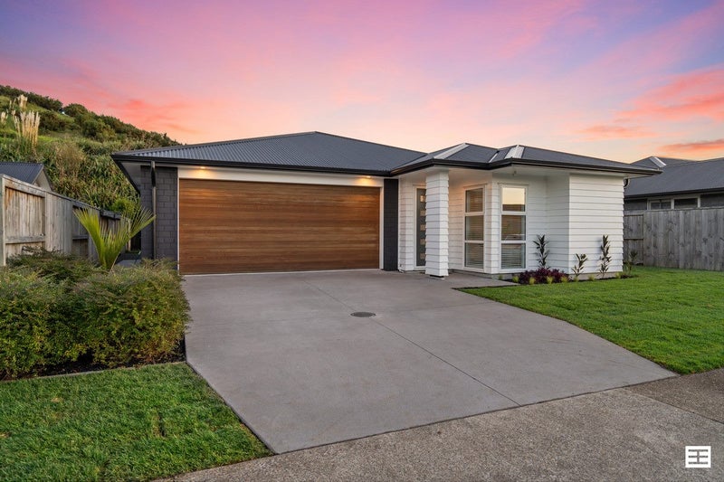 53 Awataha Crescent, Pyes Pa, Tauranga - Carousel 1