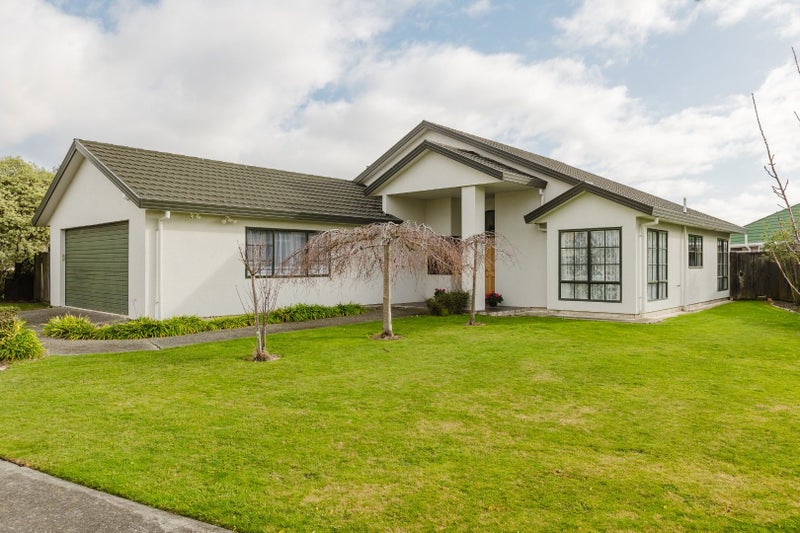 28 Royal Oak Drive, Kelvin Grove, Palmerston North - Carousel 1