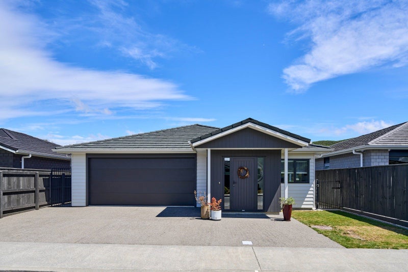 9 Martha Turnell Crescent, Manor Park, Lower Hutt - Carousel 1