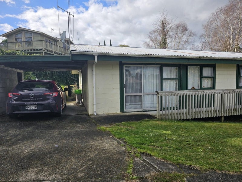 105 Lake Crescent, Hamilton Lake, Hamilton - Carousel 1