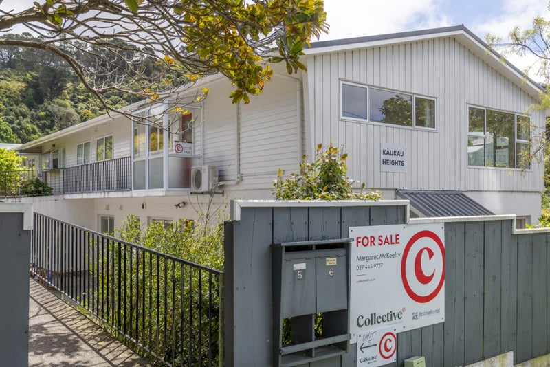 5/10 Box Hill, Khandallah, Wellington - Carousel 18