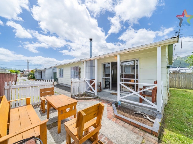 1/1 Randwick Crescent, Moera, Lower Hutt - Carousel 1