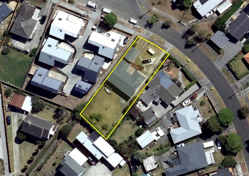 47 Castledine Crescent, Glen Innes, Auckland - Carousel 1