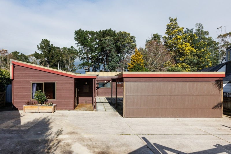5 Fernwood Place, Fitzherbert, Palmerston North - Carousel 1