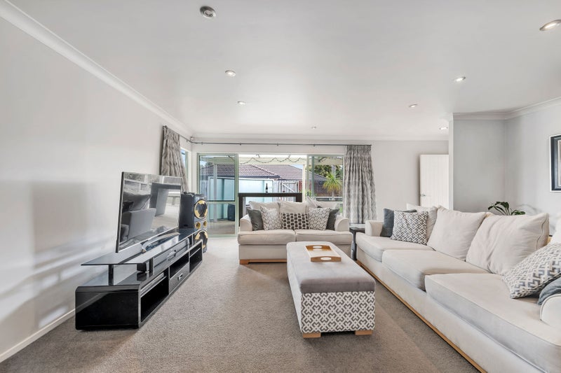 19 Jan Higgins Place, Golflands, Auckland - Carousel 2