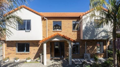 13 South Kensington Way, Henderson, Auckland - Carousel 1