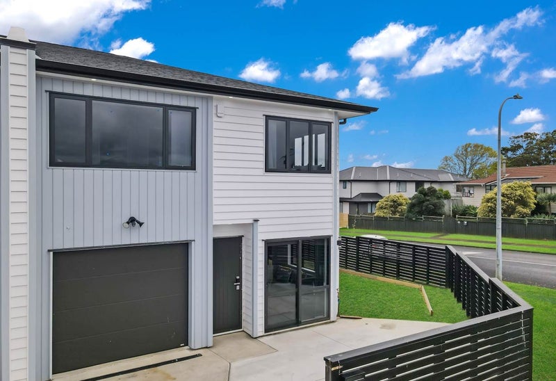12 Sheralee Place, Bucklands Beach, Auckland - Carousel 1