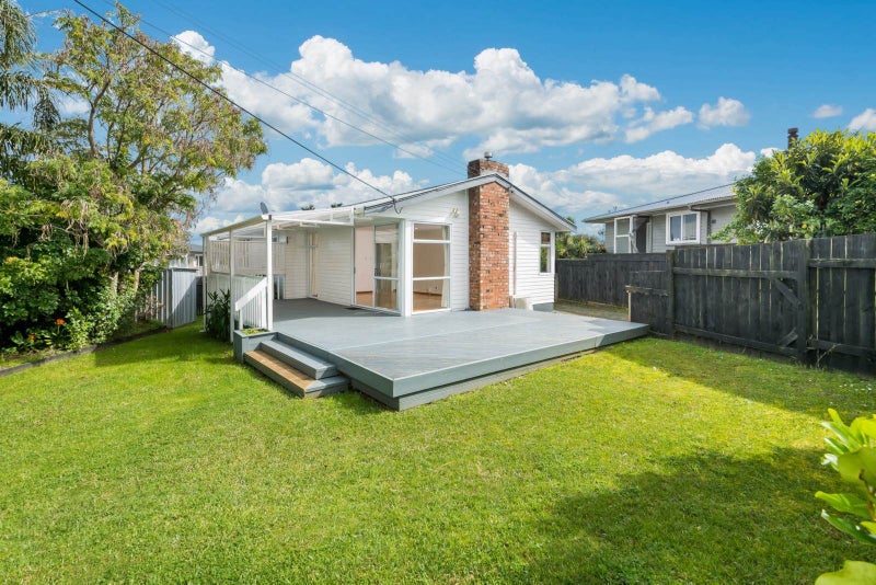 18 Webb Place, Forrest Hill, Auckland - Carousel 1