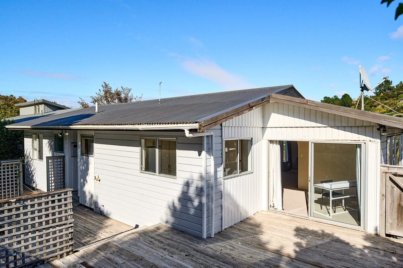 3 Ayton Drive, Whitby, Porirua - Carousel 2