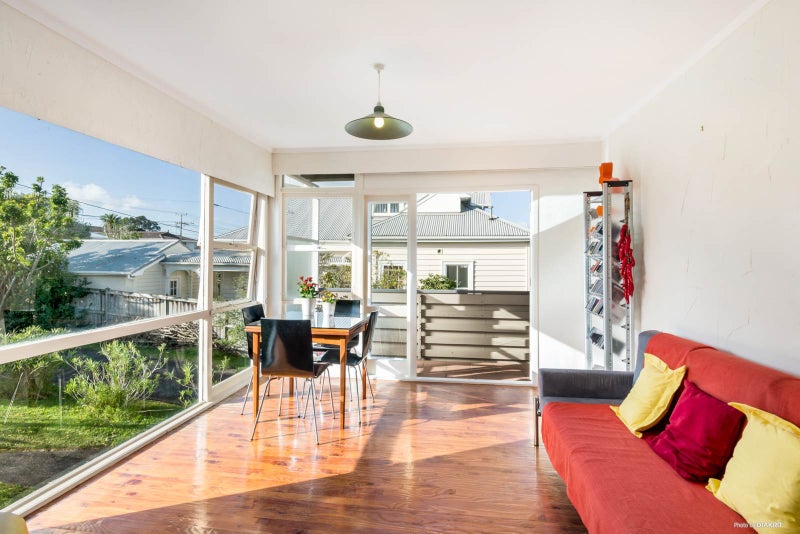 1/77 Old Lake Road, Narrow Neck, Auckland - Carousel 2