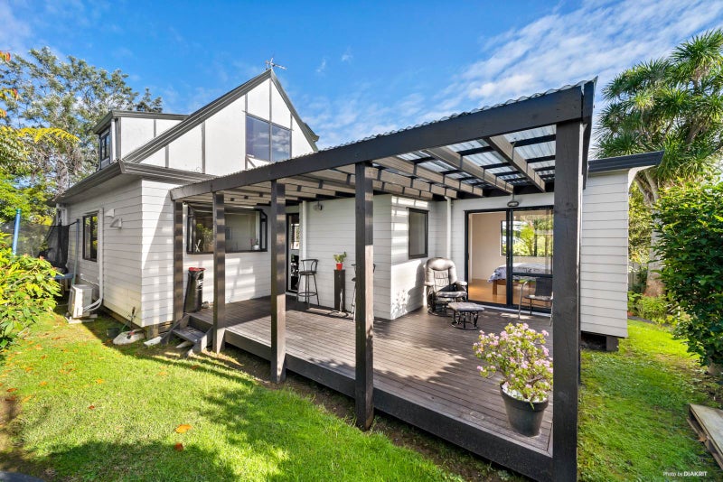 2/94 Aviemore Drive, Highland Park, Auckland - Carousel 1