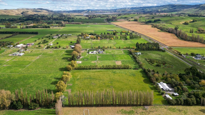 25 Malcolm Road, Hastings - Carousel 2