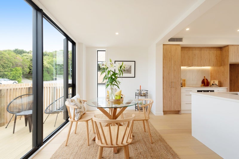 5/6 Makara Road, Karori, Wellington - Carousel 1