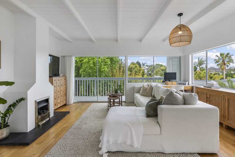 1/18 Bevyn Street, Castor Bay, Auckland - Carousel 2
