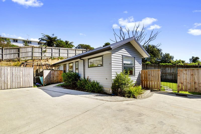 58A Leicester Street, Cannons Creek, Porirua - Carousel 1