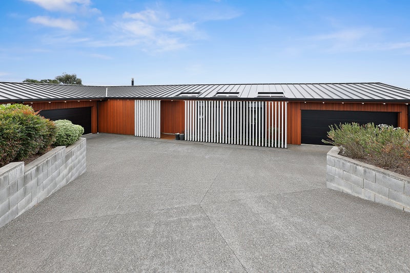 17 Manurau Crescent, Merrilands, New Plymouth - Carousel 1