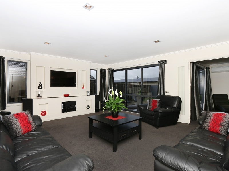 11 Majestic Way, Kelvin Grove, Palmerston North - Carousel 2