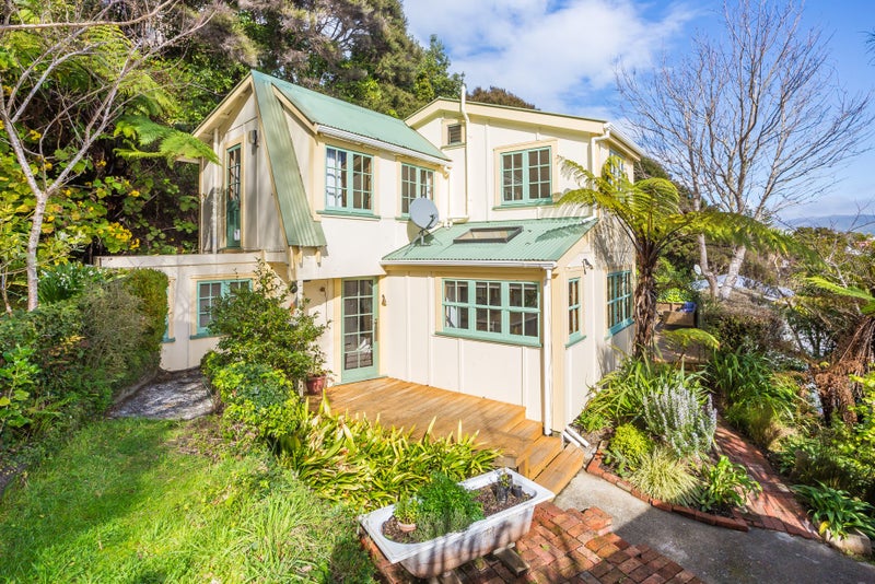 28 Kiriwai Road, Paremata, Porirua - Carousel 1