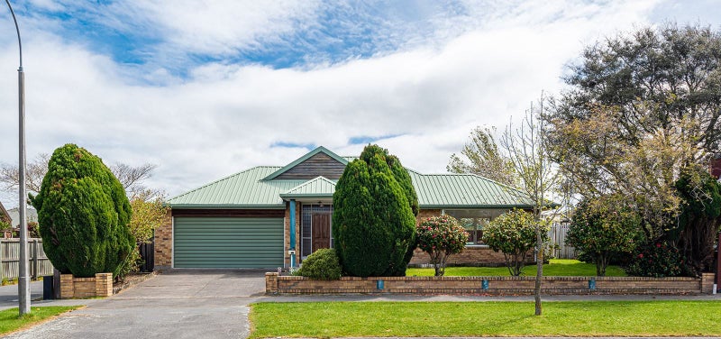 12 Kintyre Drive, Broomfield, Christchurch - Carousel 1
