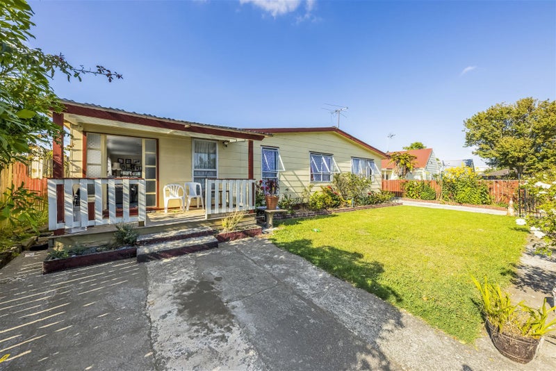 27 Rountree Place, Conifer Grove, Takanini - Carousel 1