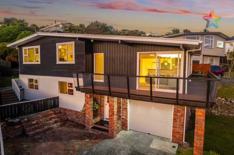 239 Dowse Drive, Maungaraki, Lower Hutt - Carousel 2